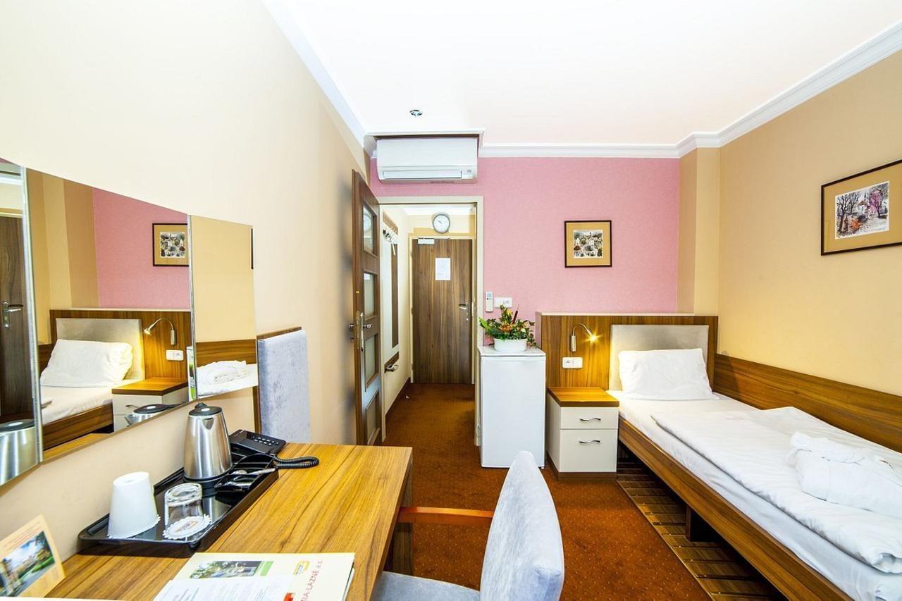 Krivan Hotel Karlowe Wary Zewnętrze zdjęcie